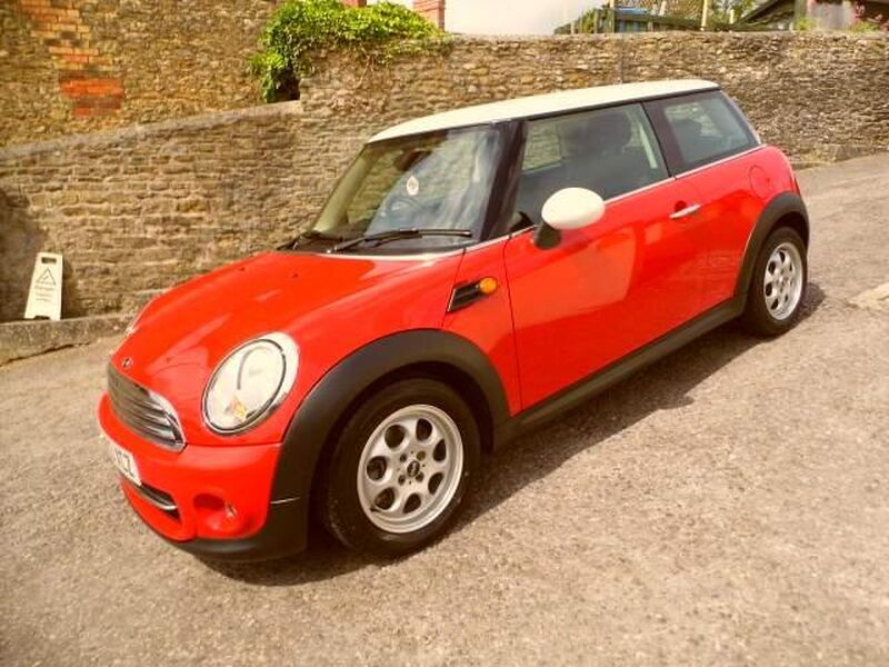 MINI HATCH