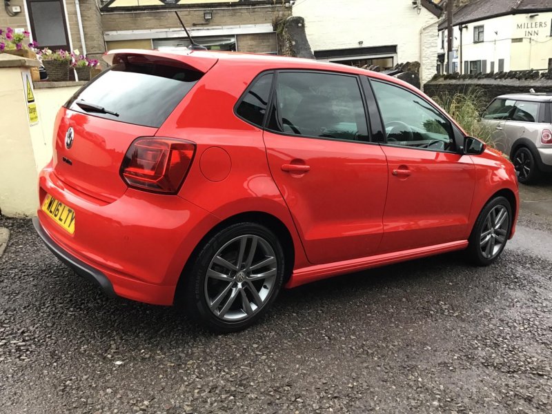 VOLKSWAGEN POLO