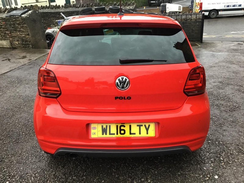 VOLKSWAGEN POLO