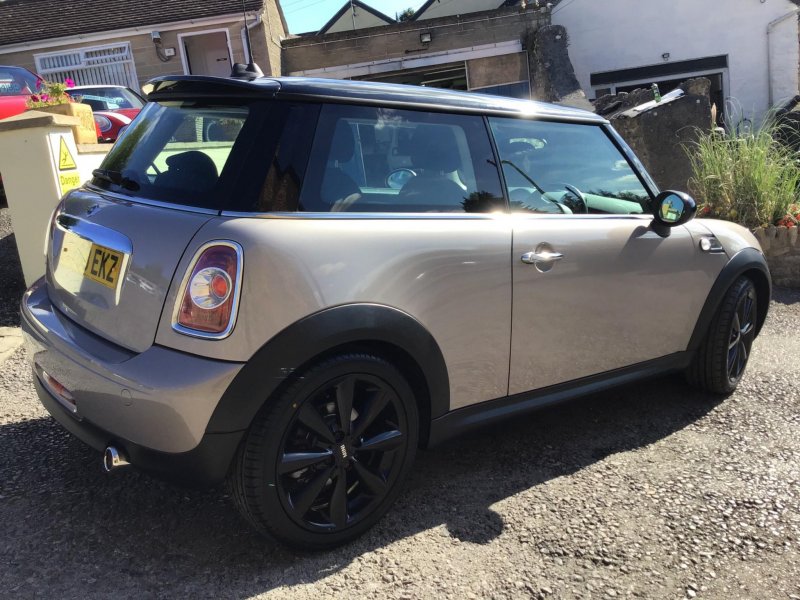 MINI HATCH