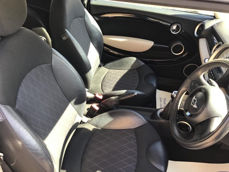MINI HATCH