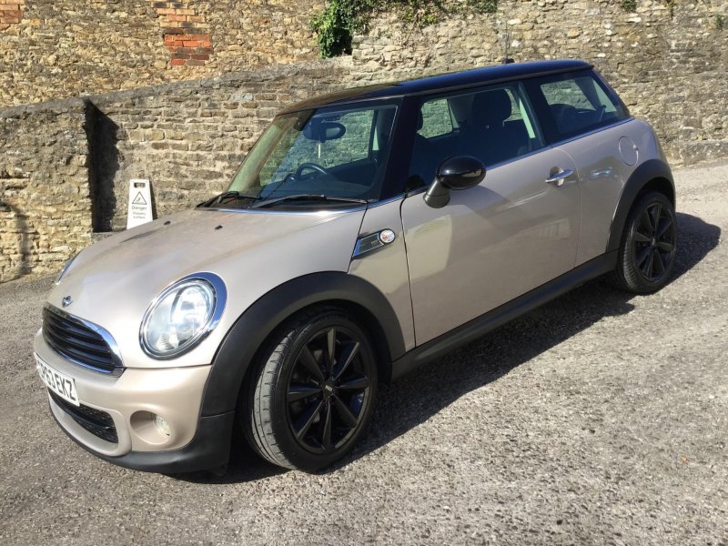 MINI HATCH
