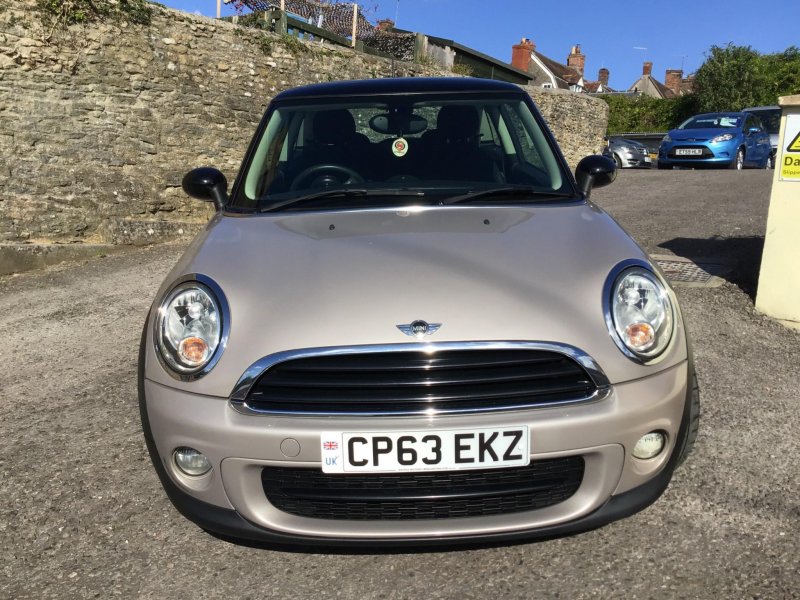 MINI HATCH