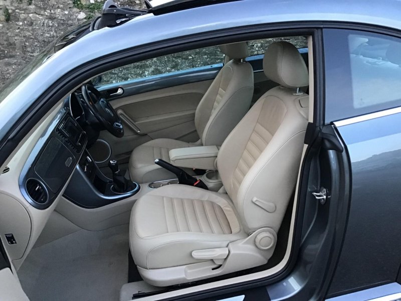 VOLKSWAGEN BEETLE