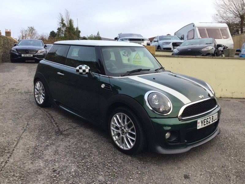 MINI HATCH