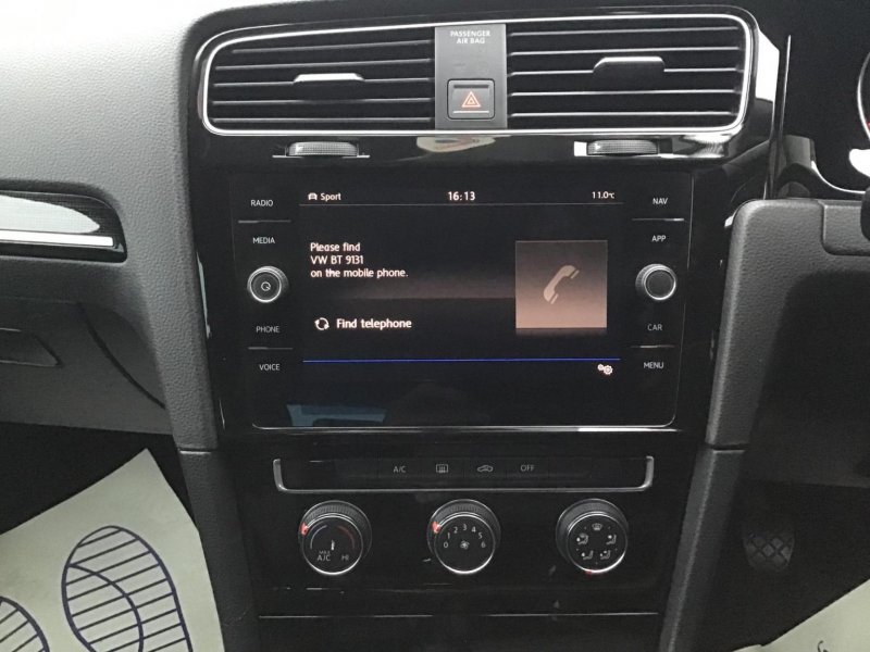 VOLKSWAGEN GOLF